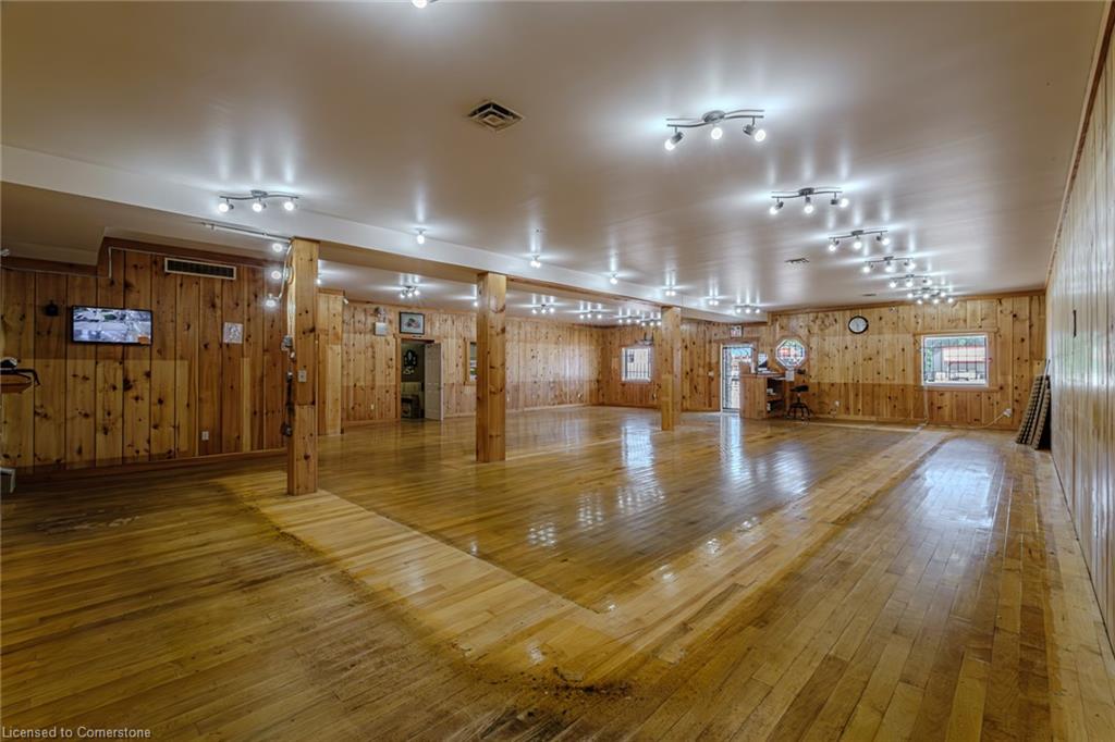 316 Queensway W Property Photo 8