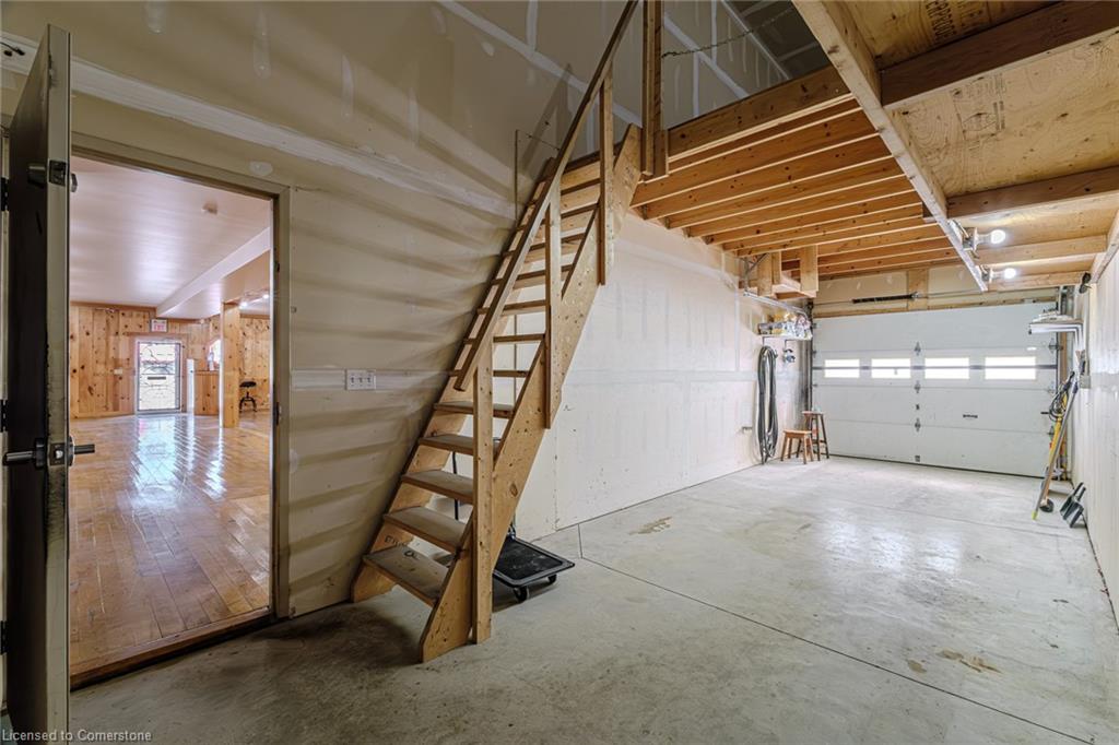 316 Queensway W Property Photo 22