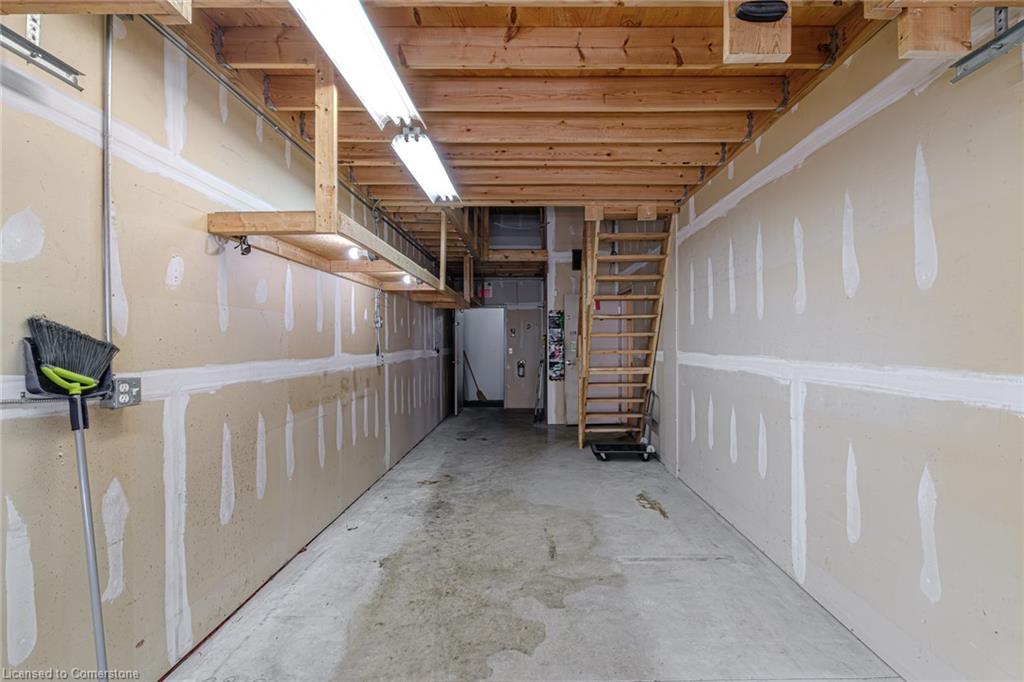 316 Queensway W Property Photo 24