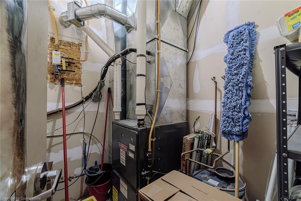 316 Queensway W Property Photo 27
