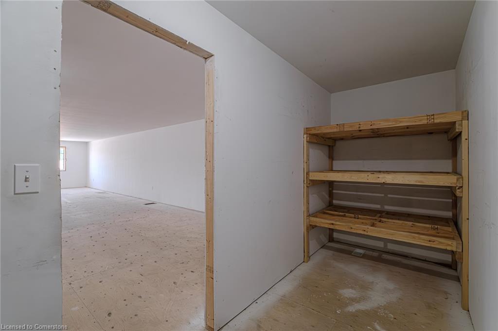 316 Queensway W Property Photo 36