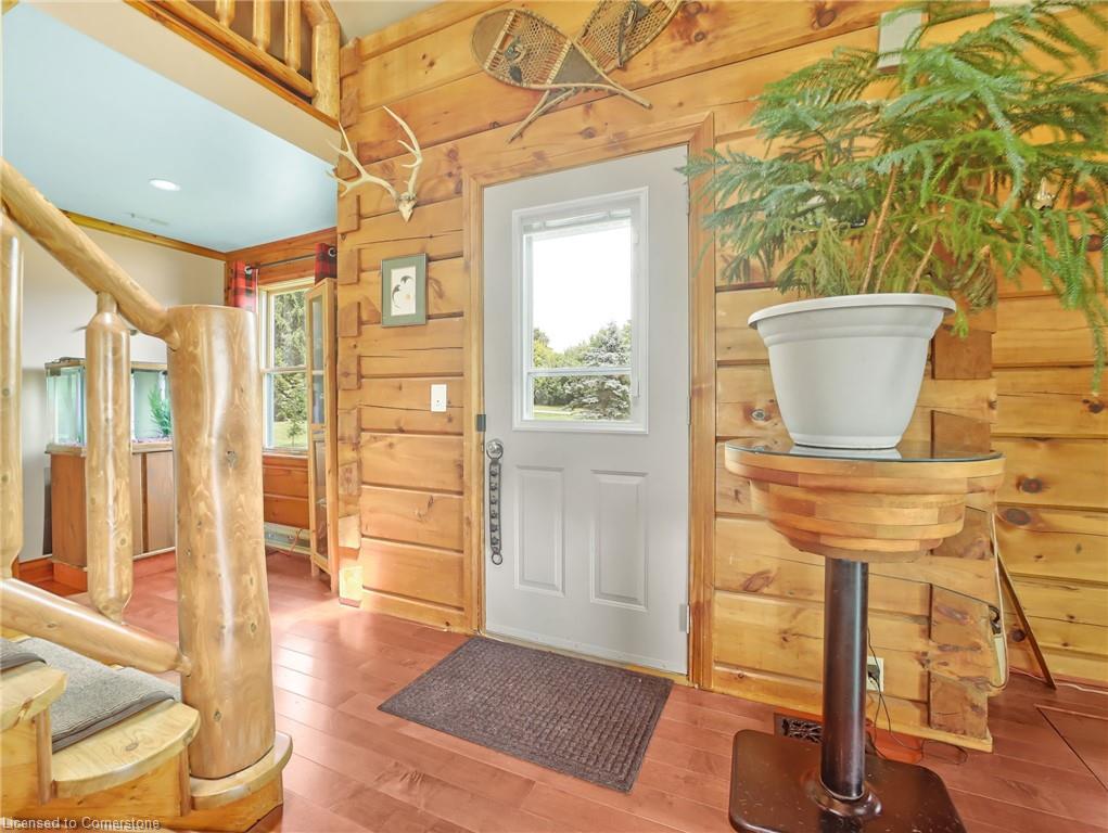 526 2nd Line Property Photo 4