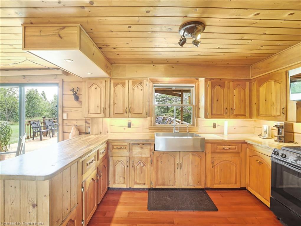 526 2nd Line Property Photo 7