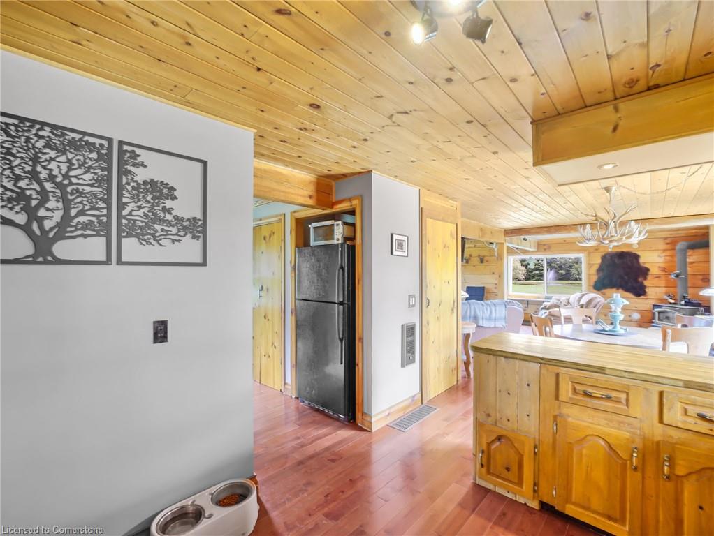 526 2nd Line Property Photo 8