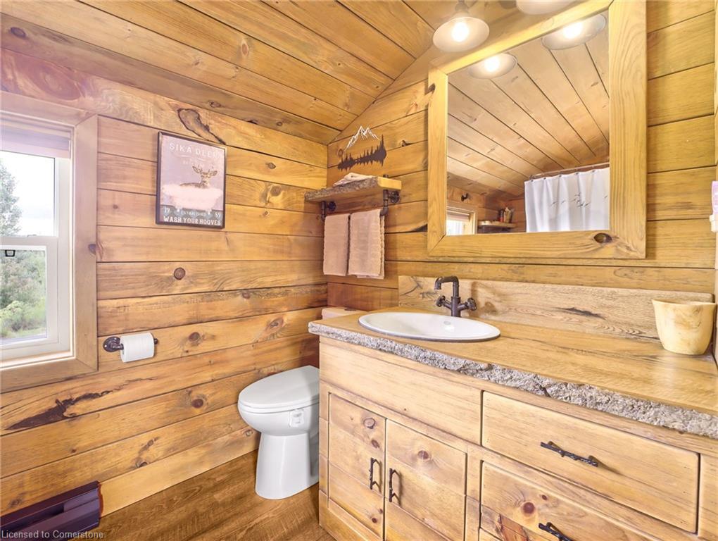 526 2nd Line Property Photo 12