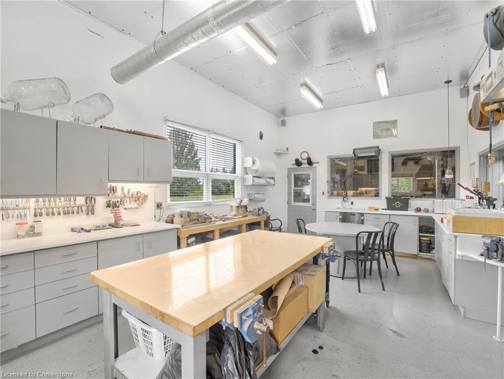 526 2nd Line Property Photo 25