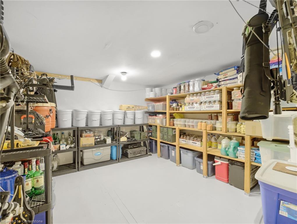 526 2nd Line Property Photo 28