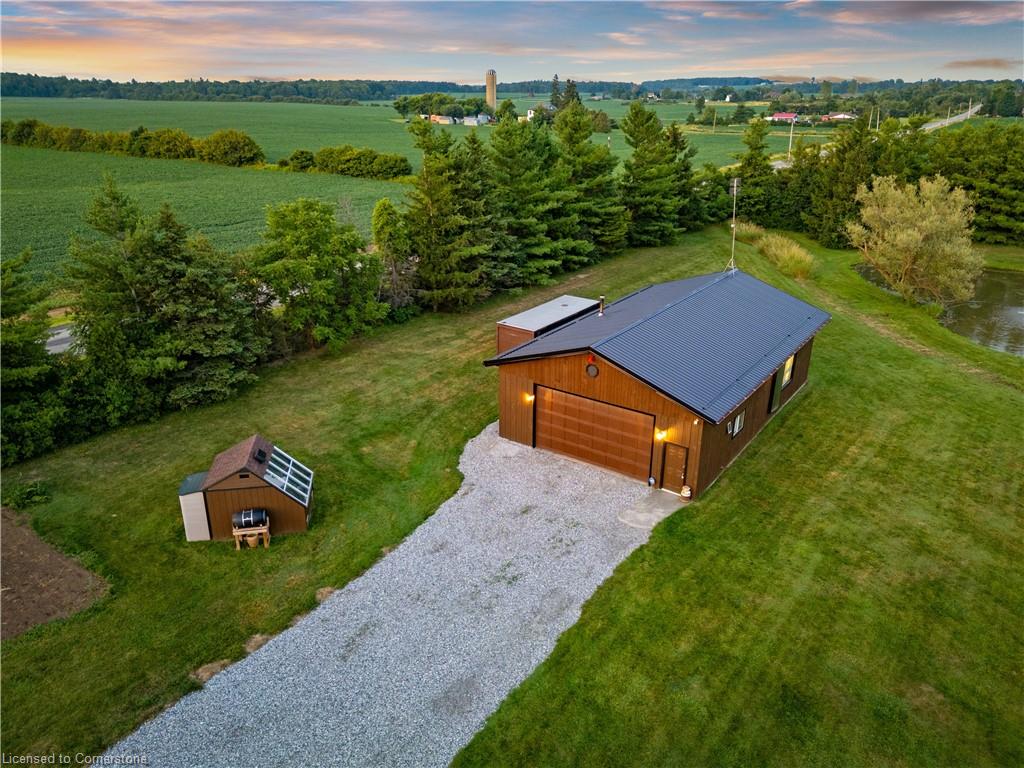 526 2nd Line Property Photo 37