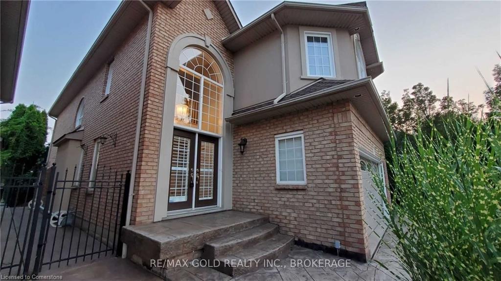 79 Surrey Drive Property Photo 3