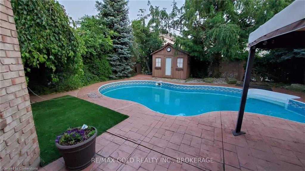 79 Surrey Drive Property Photo 39