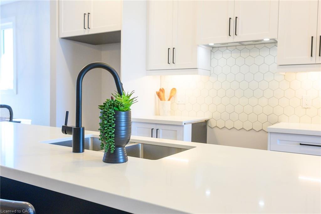 162 Craddock Boulevard Property Photo 11