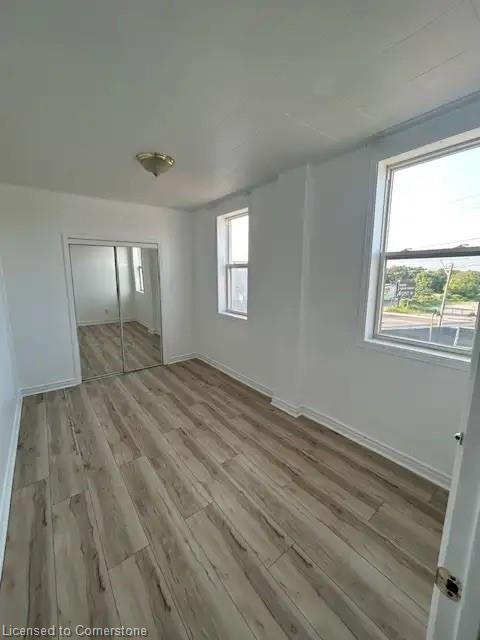 2-279 Kensington Avenue N Property Photo 1
