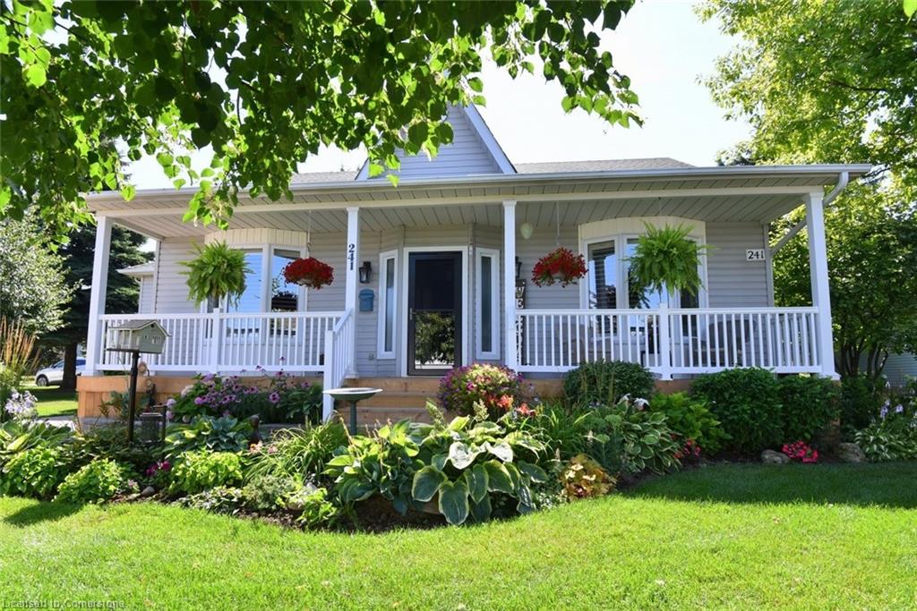 241 Silverbirch Boulevard Property Photo 3