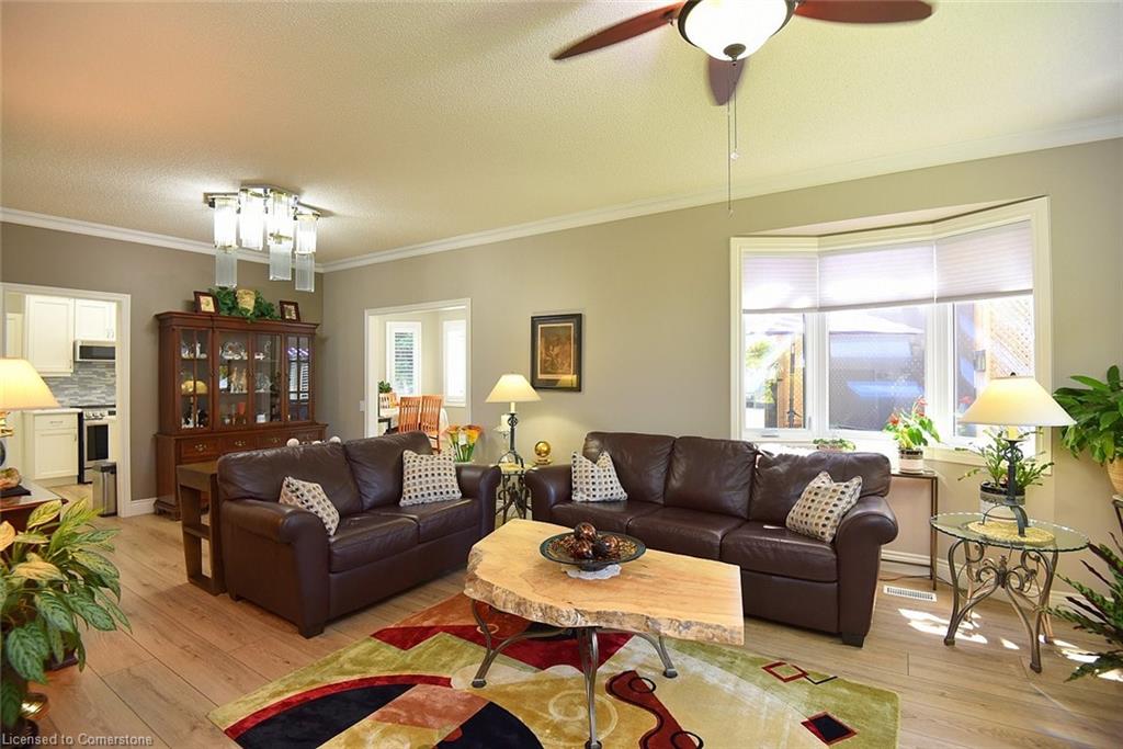 241 Silverbirch Boulevard Property Photo 6