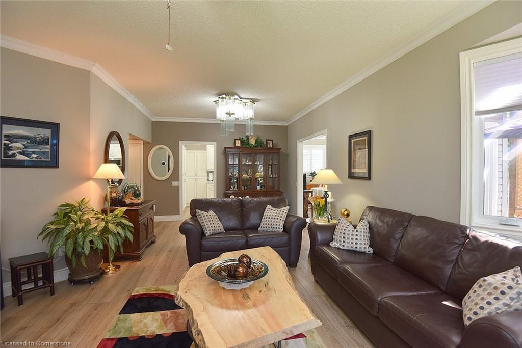 241 Silverbirch Boulevard Property Photo 8
