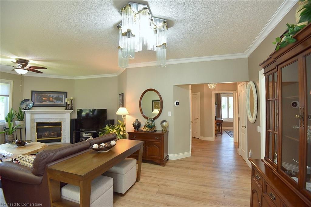 241 Silverbirch Boulevard Property Photo 10