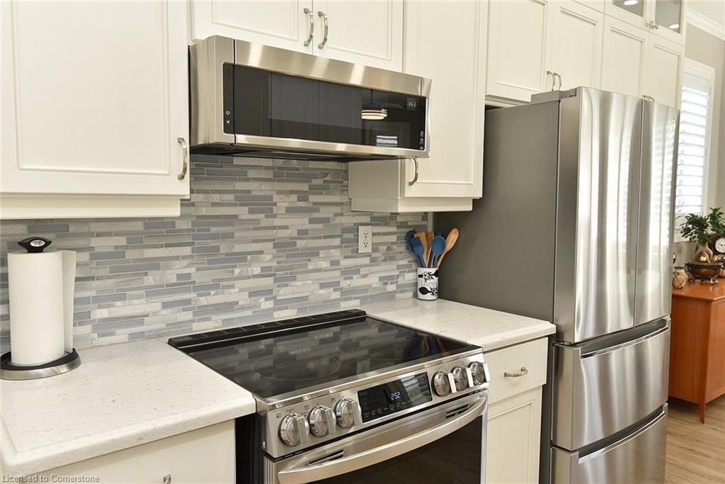 241 Silverbirch Boulevard Property Photo 11