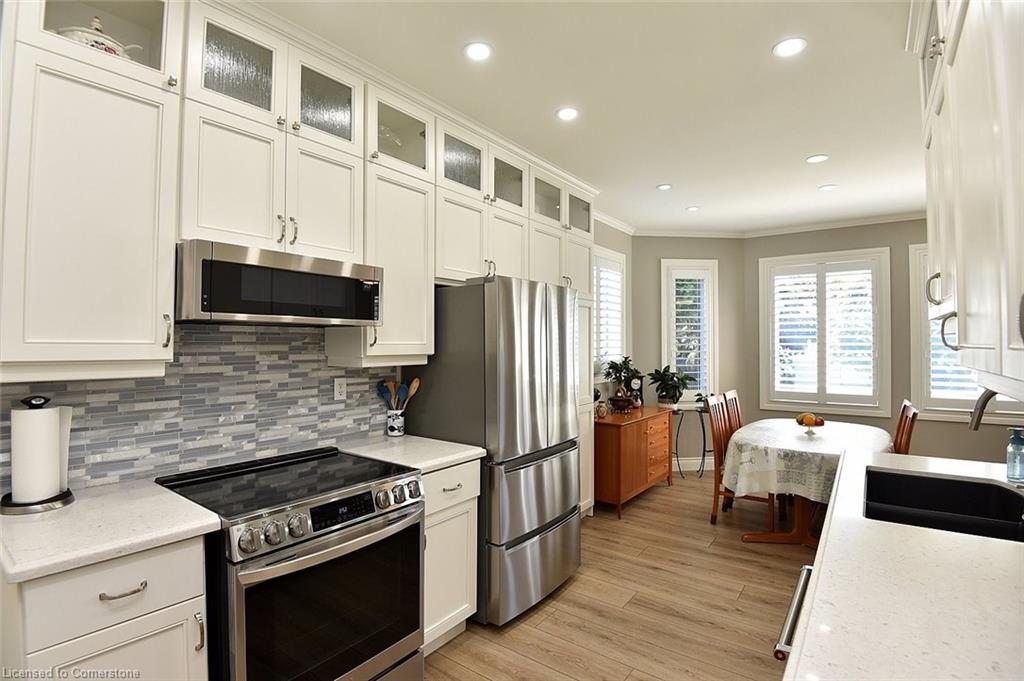 241 Silverbirch Boulevard Property Photo 15