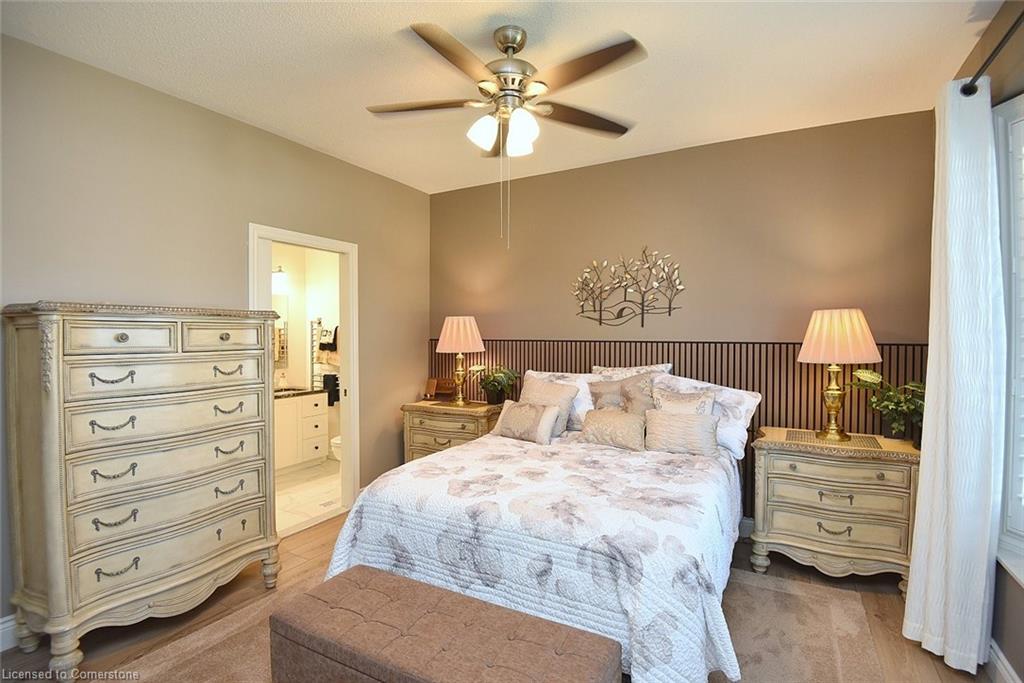 241 Silverbirch Boulevard Property Photo 21