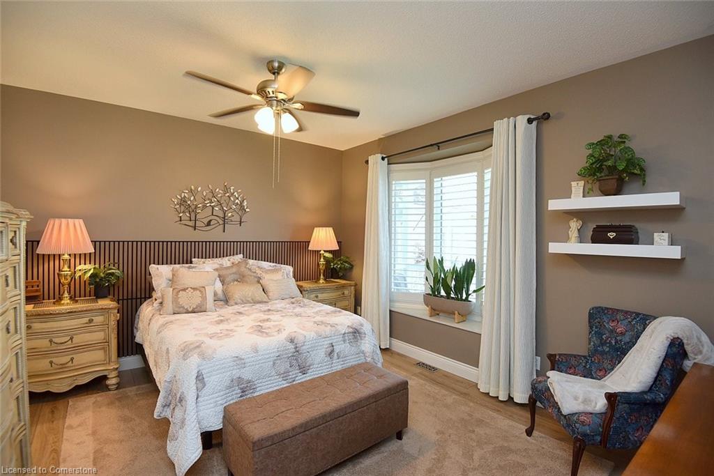 241 Silverbirch Boulevard Property Photo 22