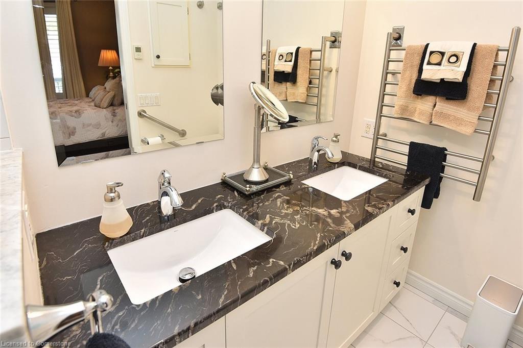 241 Silverbirch Boulevard Property Photo 23