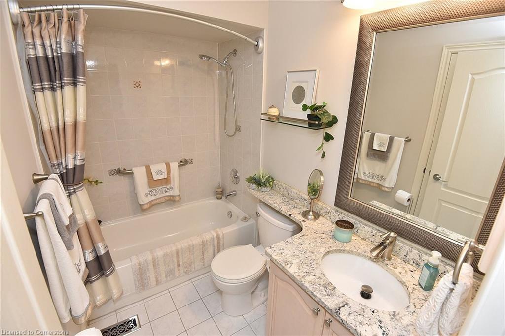 241 Silverbirch Boulevard Property Photo 27