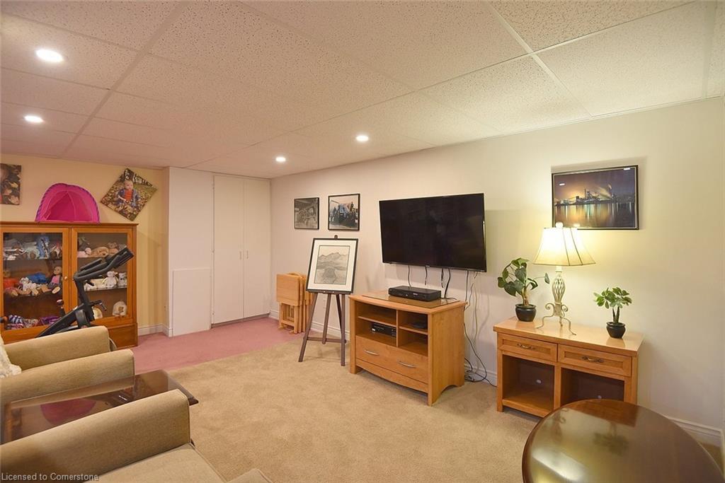 241 Silverbirch Boulevard Property Photo 30