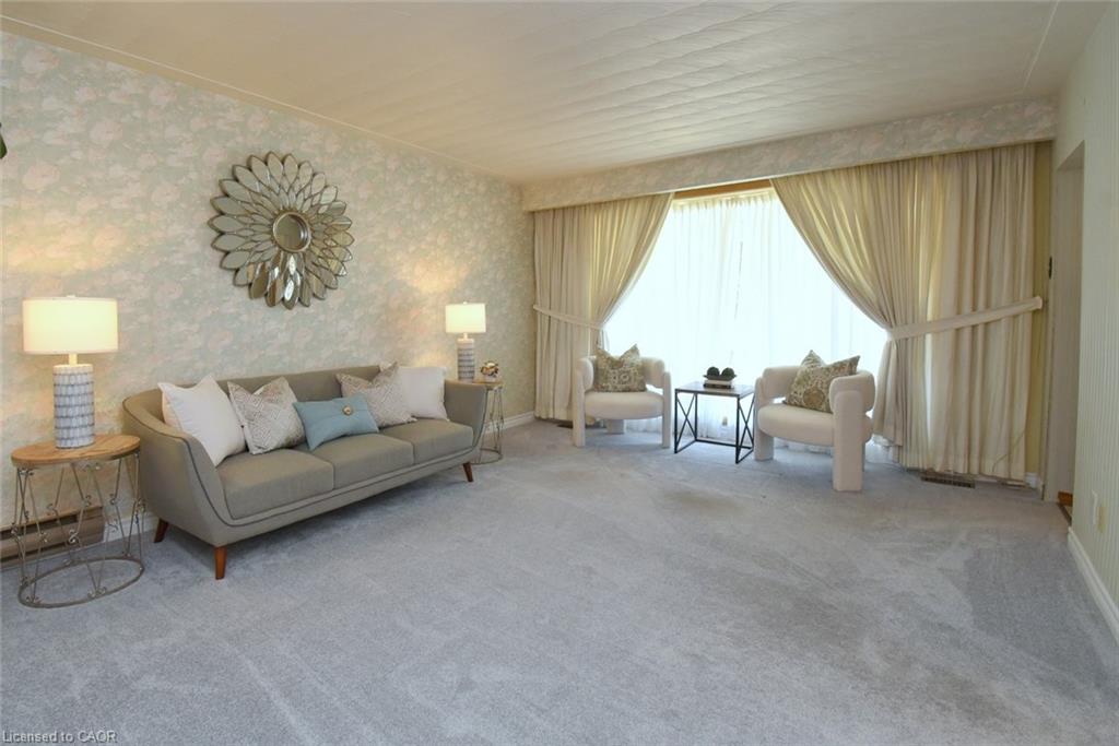 33 Dubarry Boulevard Property Photo 5