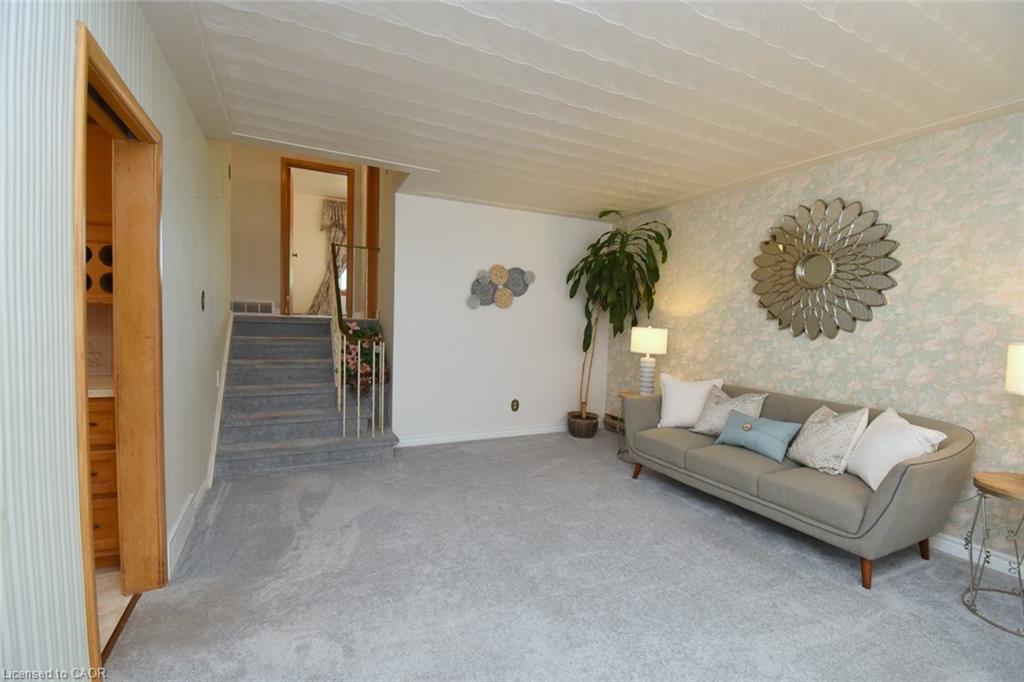 33 Dubarry Boulevard Property Photo 7