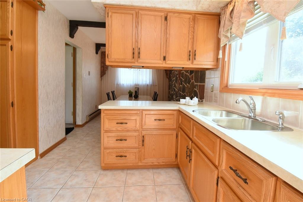 33 Dubarry Boulevard Property Photo 12