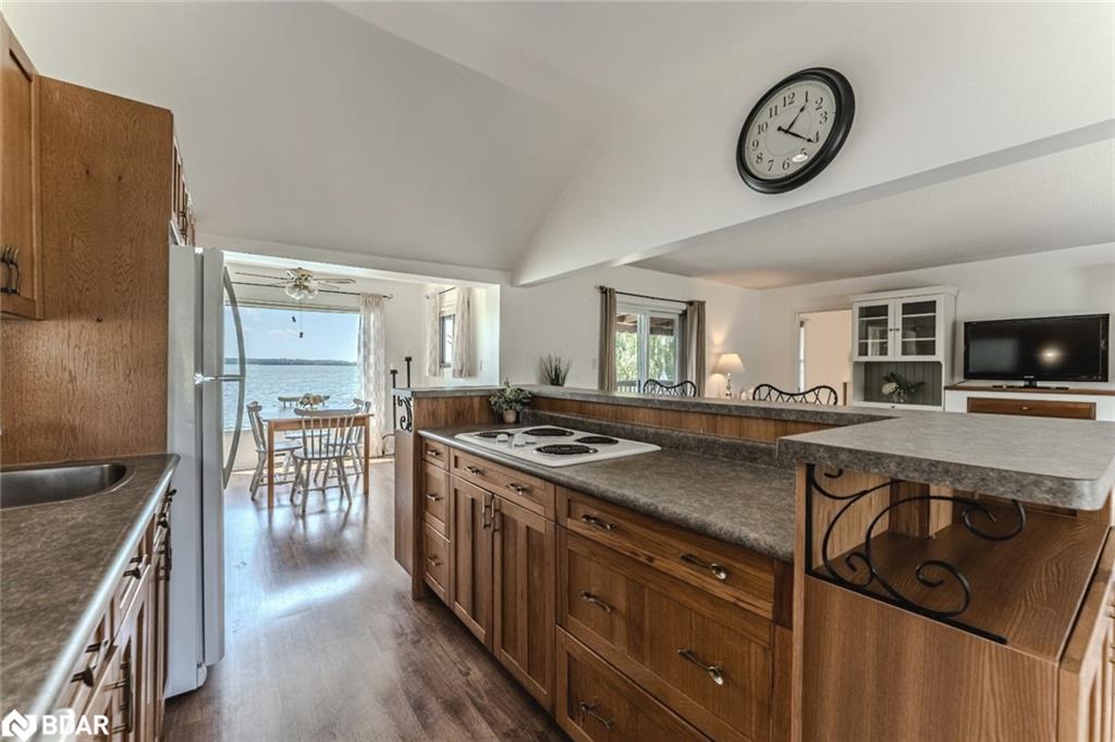 5580 Penetanguishene Road Property Photo 6