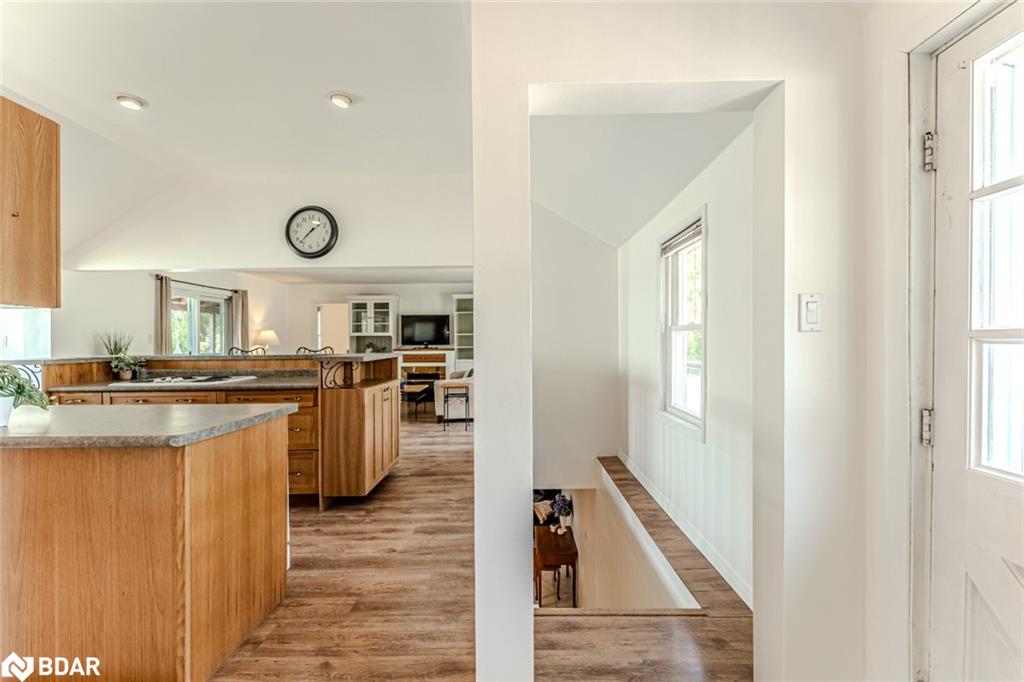 5580 Penetanguishene Road Property Photo 7