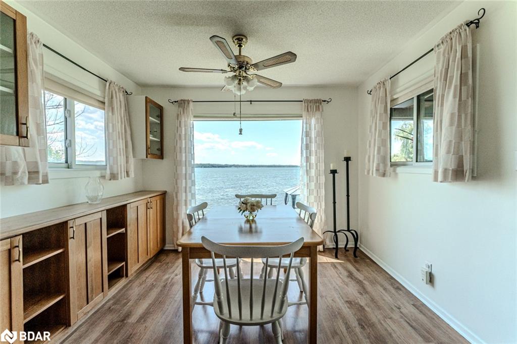 5580 Penetanguishene Road Property Photo 8
