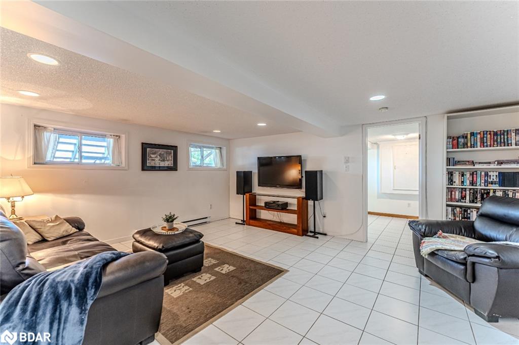 5580 Penetanguishene Road Property Photo 12