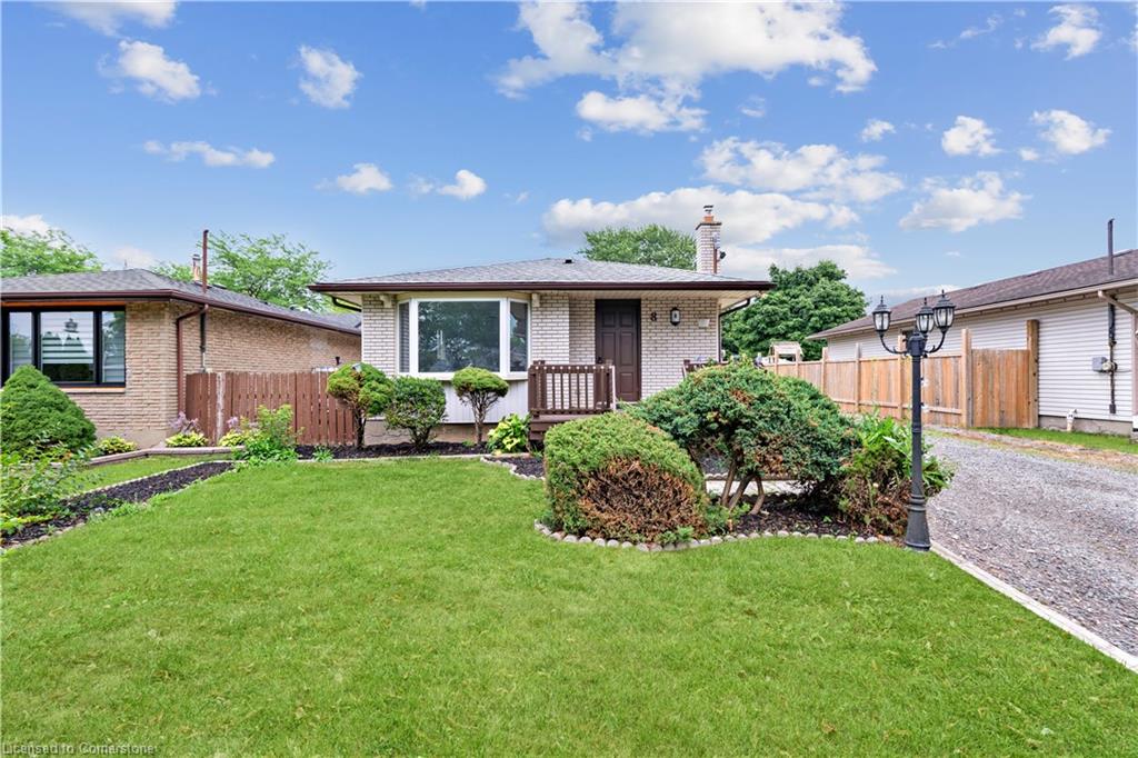 8 Huntley Crescent Property Photo 1