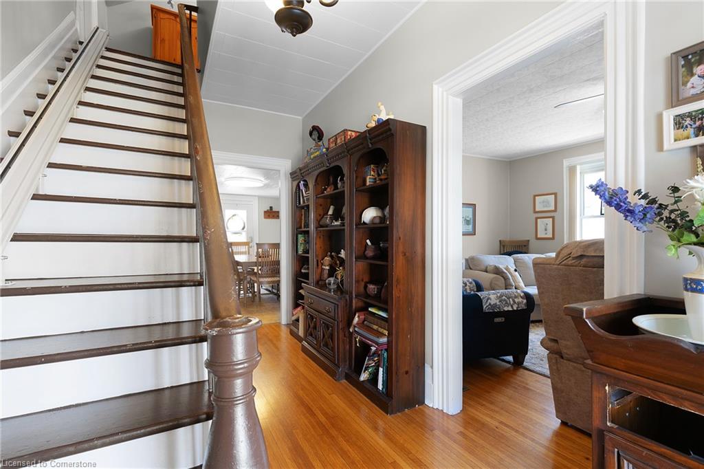 21 Chapman Street W Property Photo 5