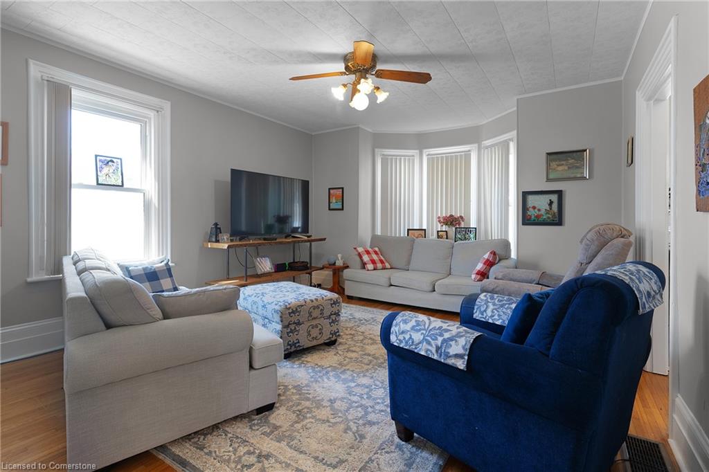 21 Chapman Street W Property Photo 7