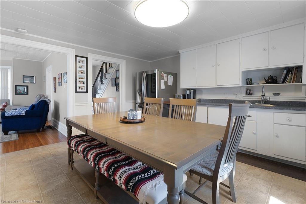 21 Chapman Street W Property Photo 8