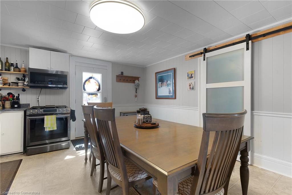 21 Chapman Street W Property Photo 9