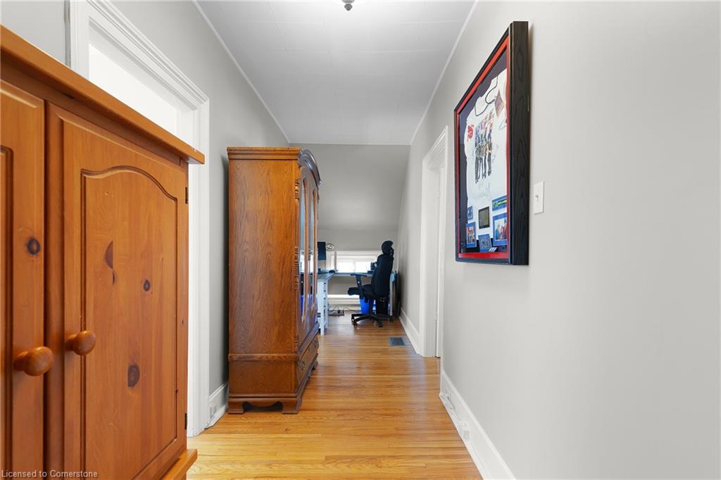 21 Chapman Street W Property Photo 12