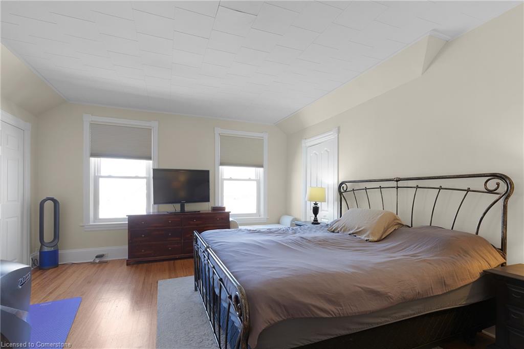 21 Chapman Street W Property Photo 14