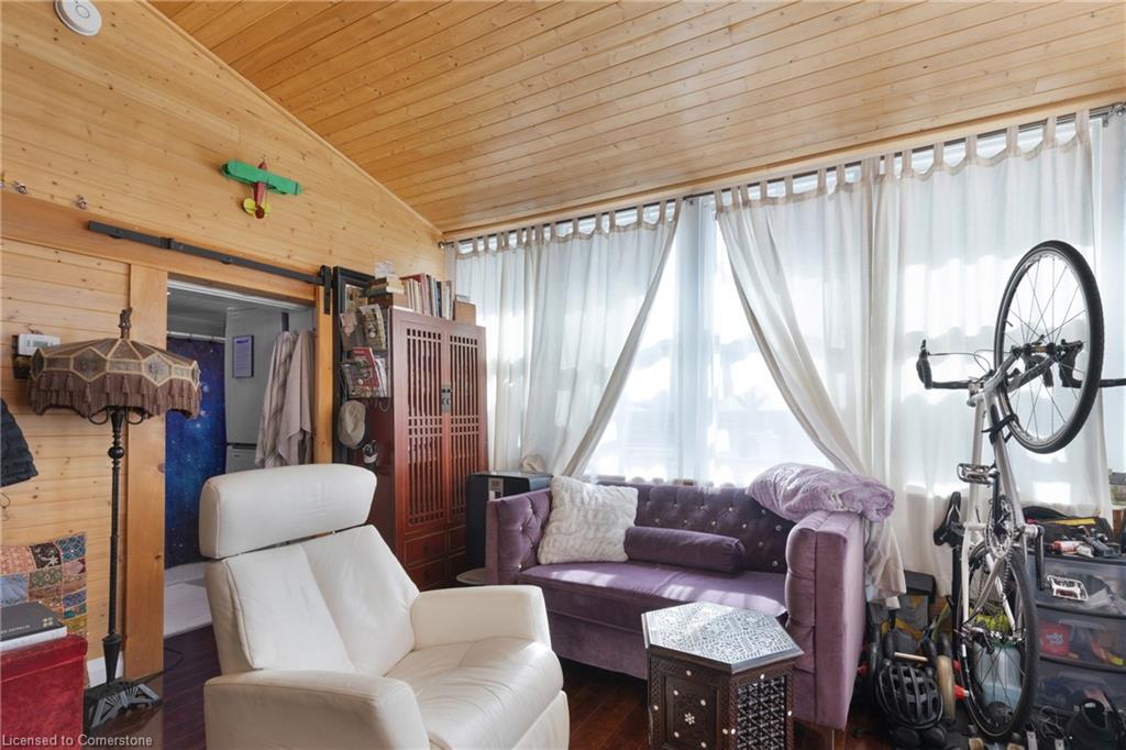 21 Chapman Street W Property Photo 37