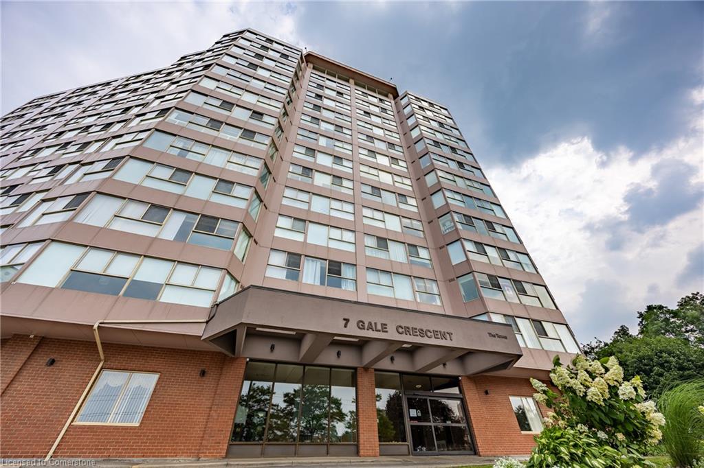 504-7 Gale Crescent
