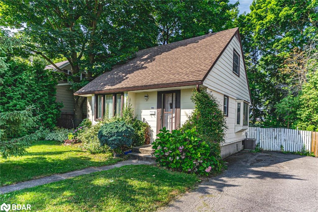 306 Cawthra Boulevard Property Photo 1