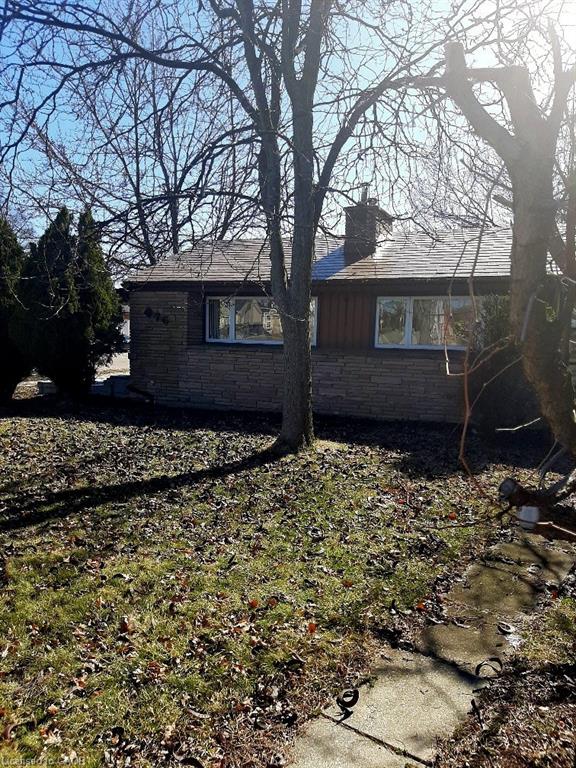 976 Stone Church Road E Property Photo 8