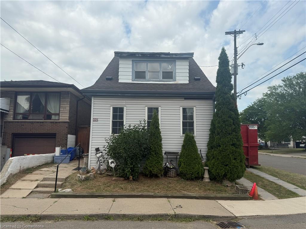 325 Weir Street N Property Photo 1