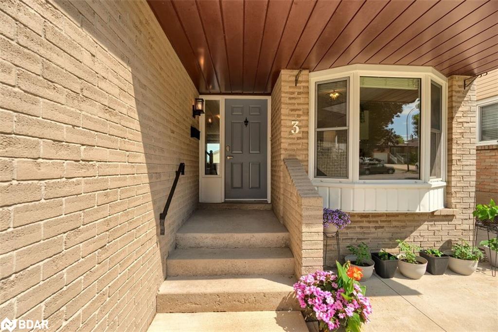 3 Lyton Crescent Property Photo 8