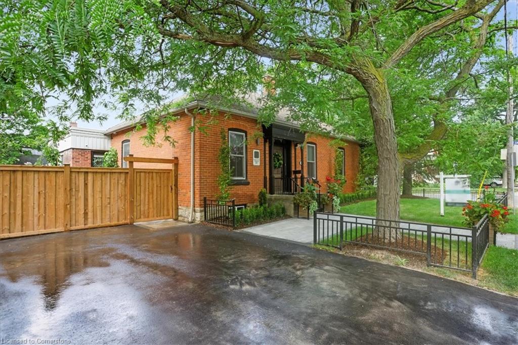 524 Locust Street Property Photo 2