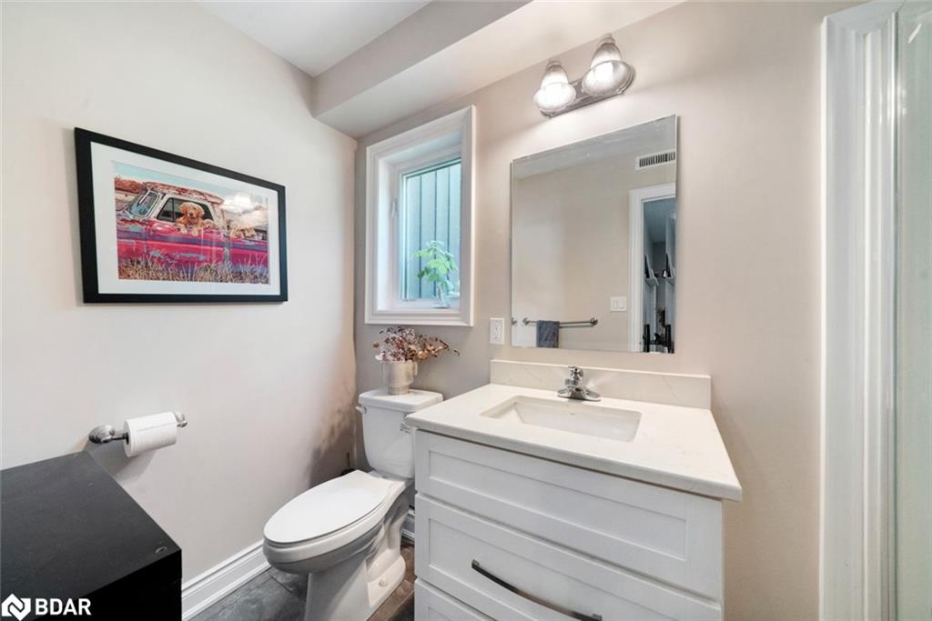 640 Mapleview Drive E Property Photo 10