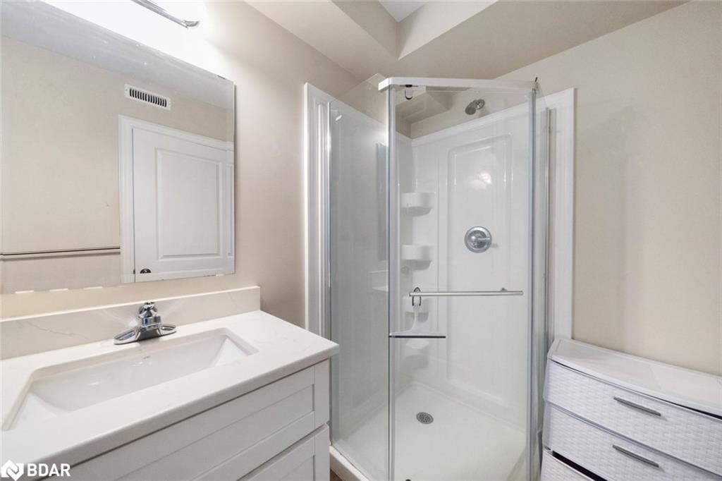 640 Mapleview Drive E Property Photo 11